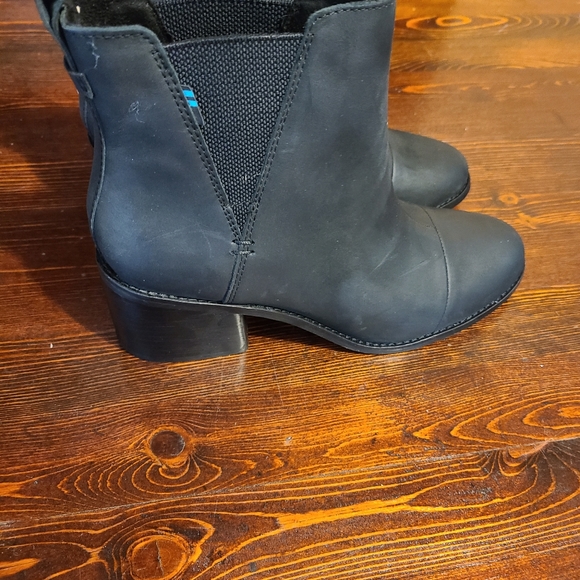 Toms booties size 8 - Picture 3 of 3